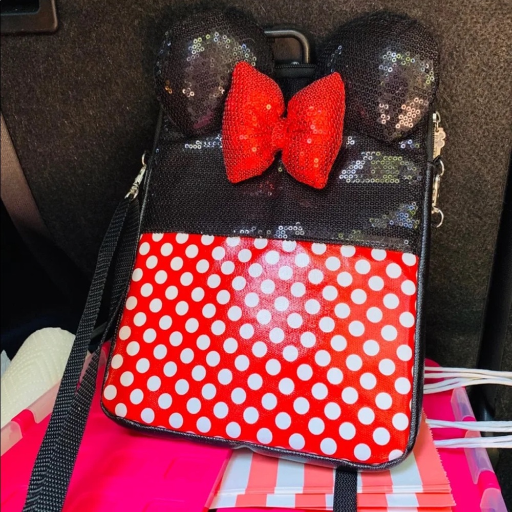 Official Disney land cross body large size!